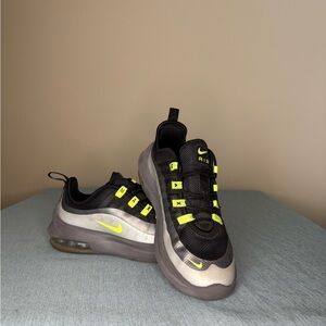 Boys Nike Air Max Axis size 1.5
